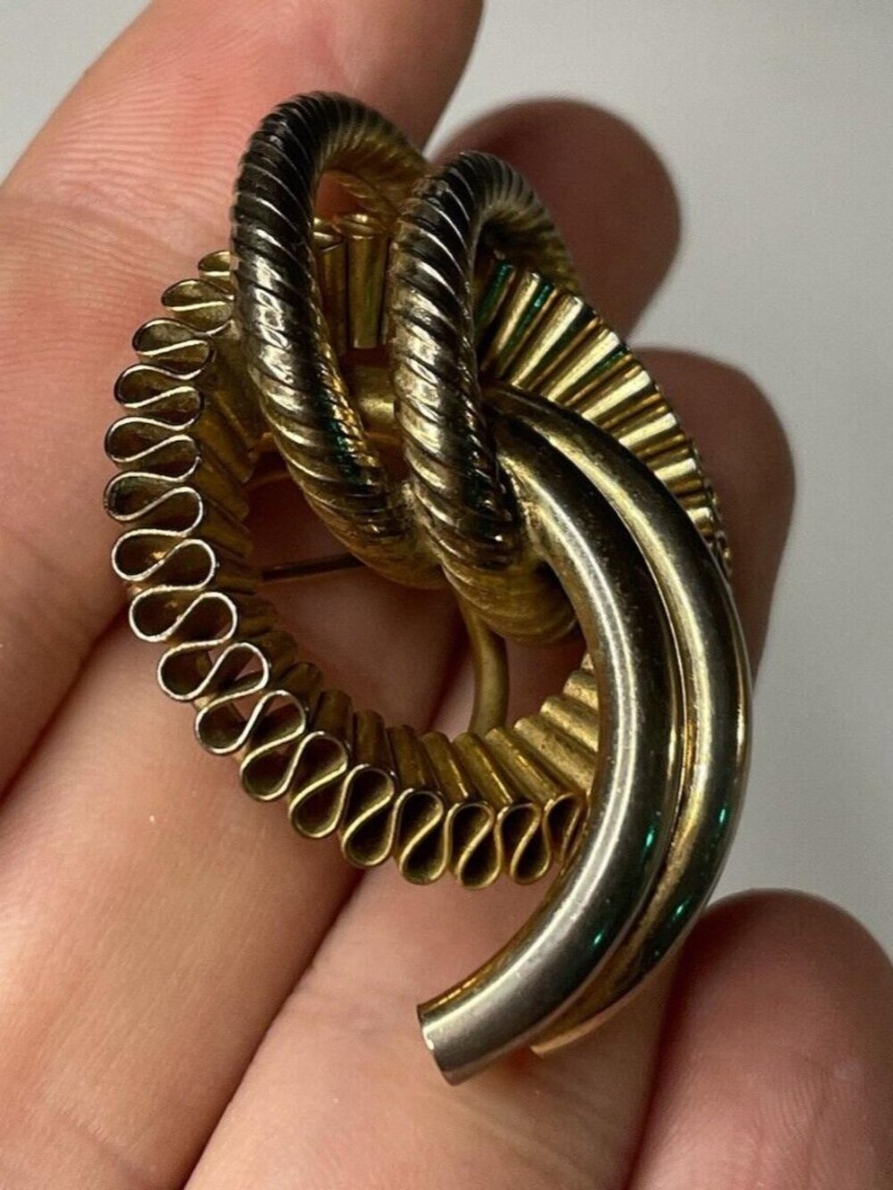High Quality Mid Century / Retro Vintage Pin Brooch Textured Costume Jewelry
